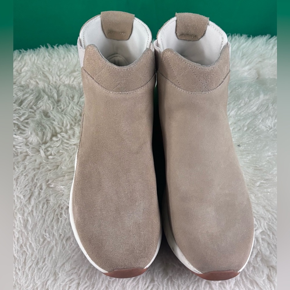 Reebok Women's Beige Ankle Booties